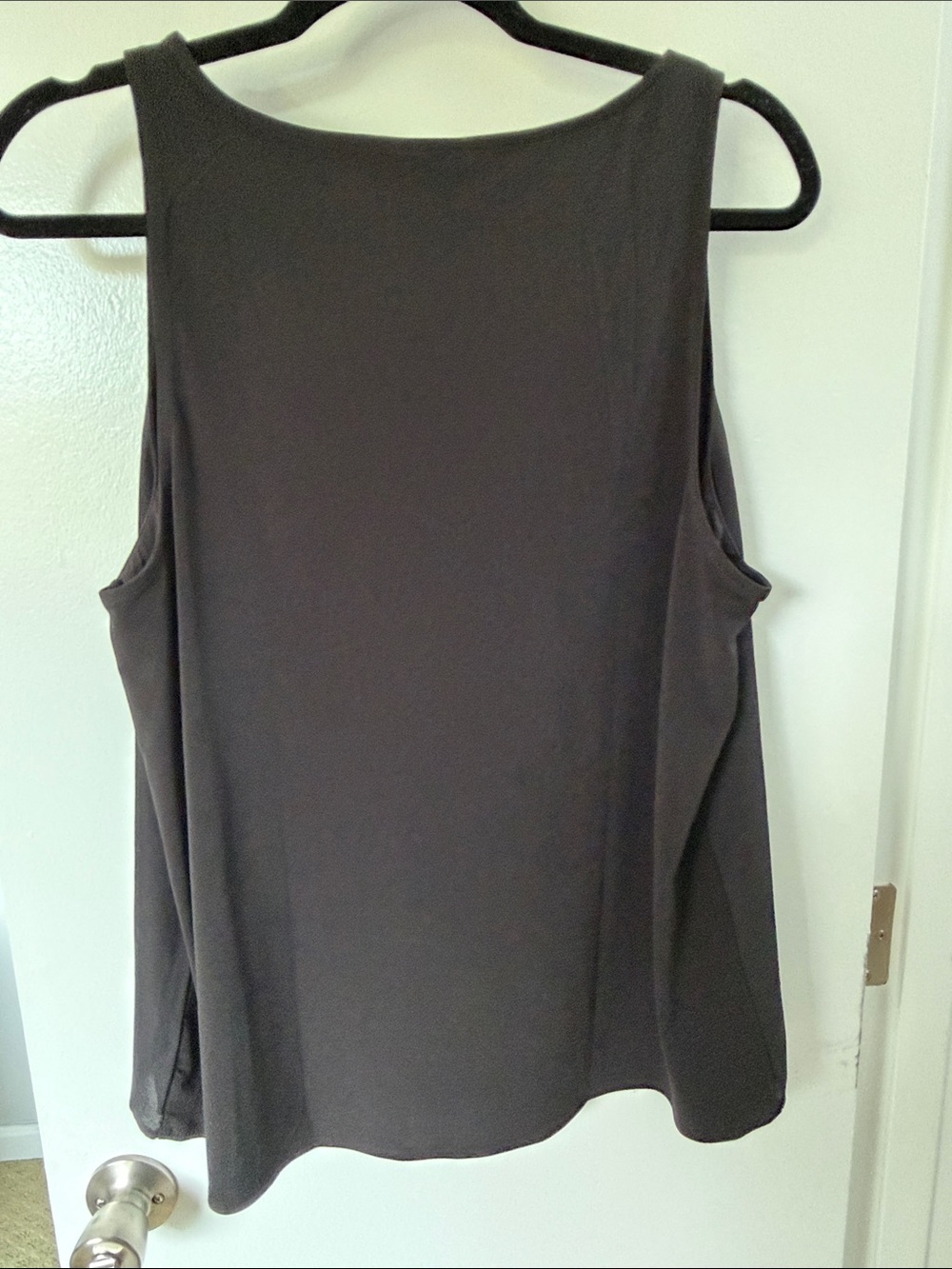 Ann Taylor Mixed-Media Black V-Neck Sleeveless Camisole - Picture 3 of 4
